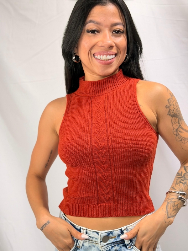 CROPPED TRANÇA MEIO EM TRICÔ COM GOLA ALTA - Terracota