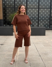 CONJUNTO URBAN EM TRICÔ – BLUSA E BERMUDA - Marrom