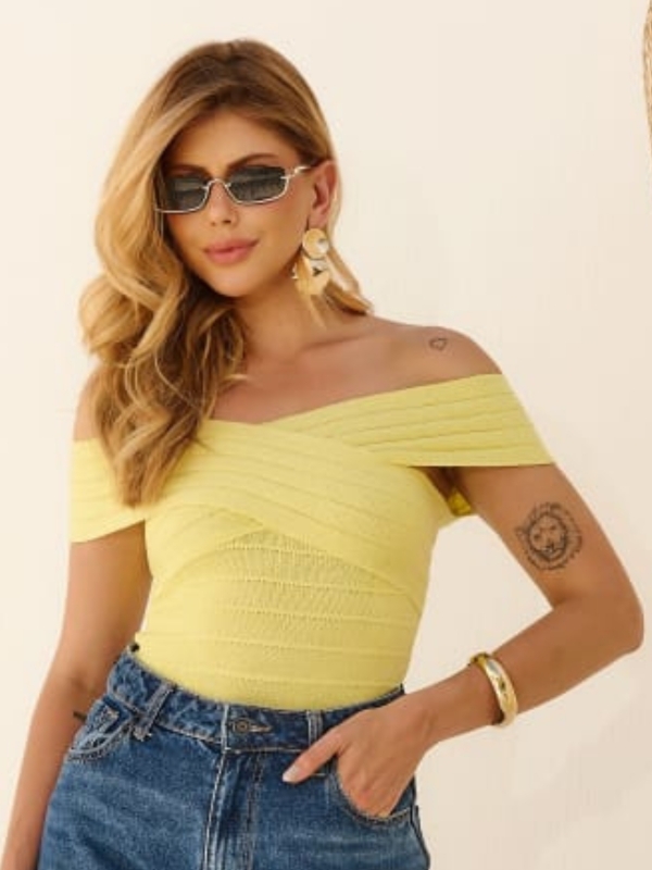 BODY MAUTÊ EM TRICÔ COM DECOTE TRANSPASSADO - Amarelo